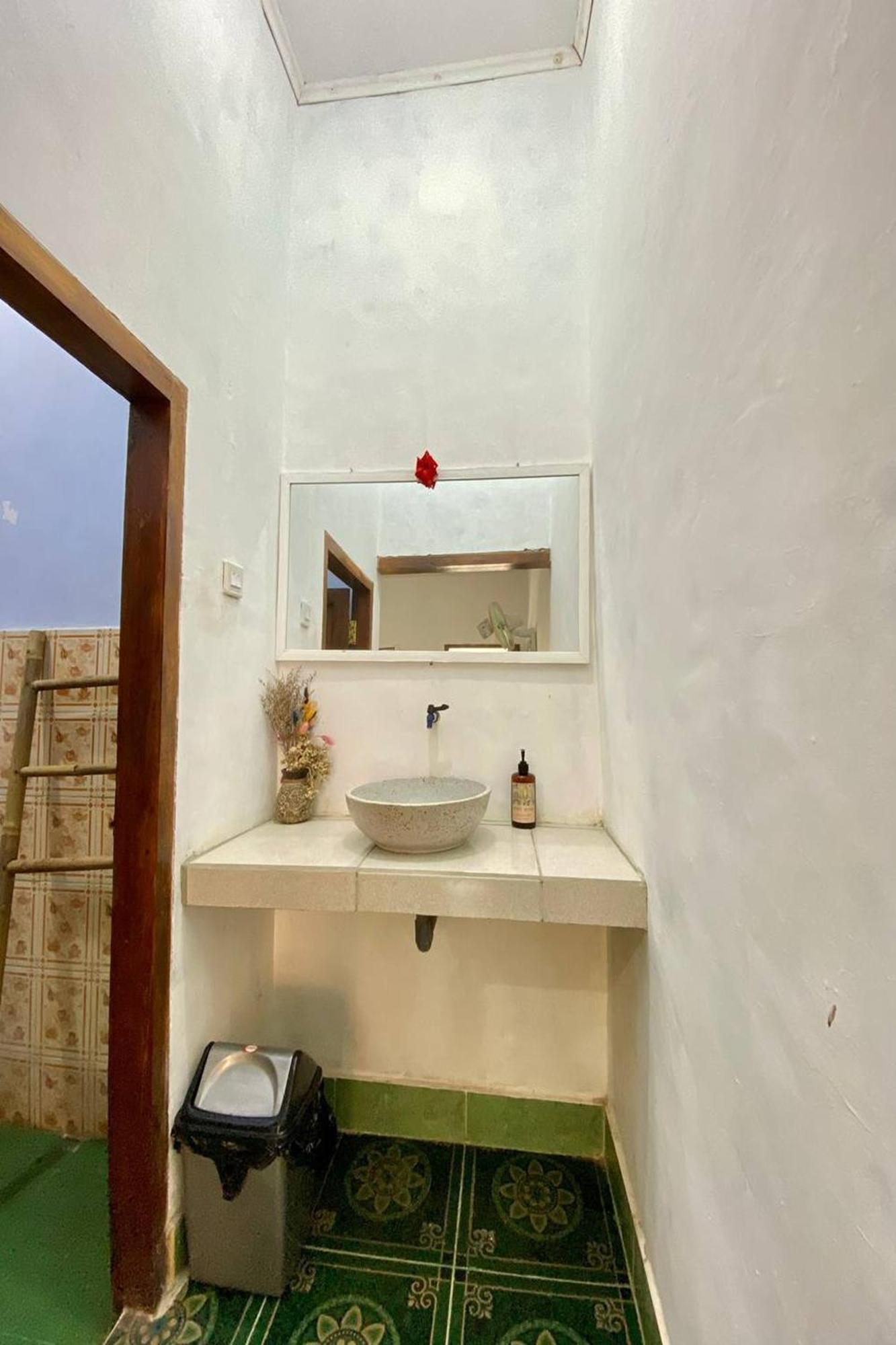 Duyung Rooms & Resto Gerupuk Bumbang Dış mekan fotoğraf